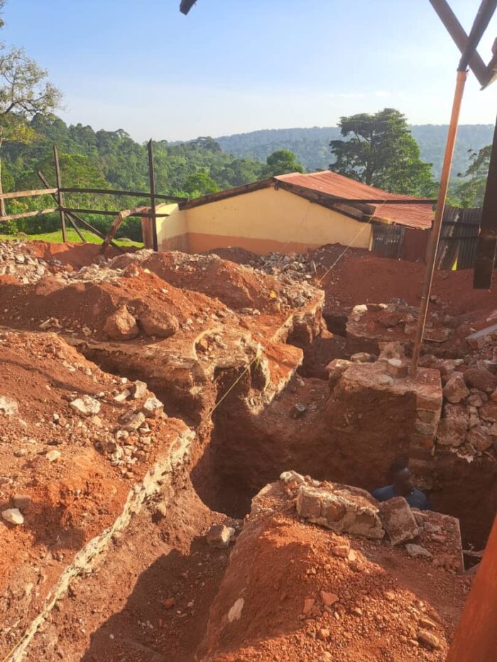 Biblioteca Uganda 2025 (3)