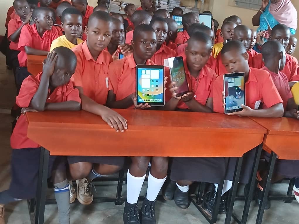 Donare conoscenza_scuola Uganda AMURT